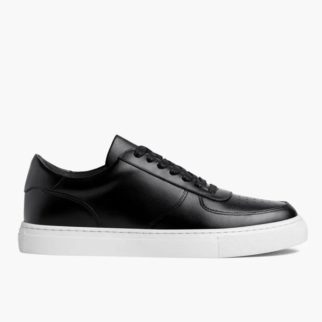 Élégance Noire : Chaussure Moderne et Intemporelle