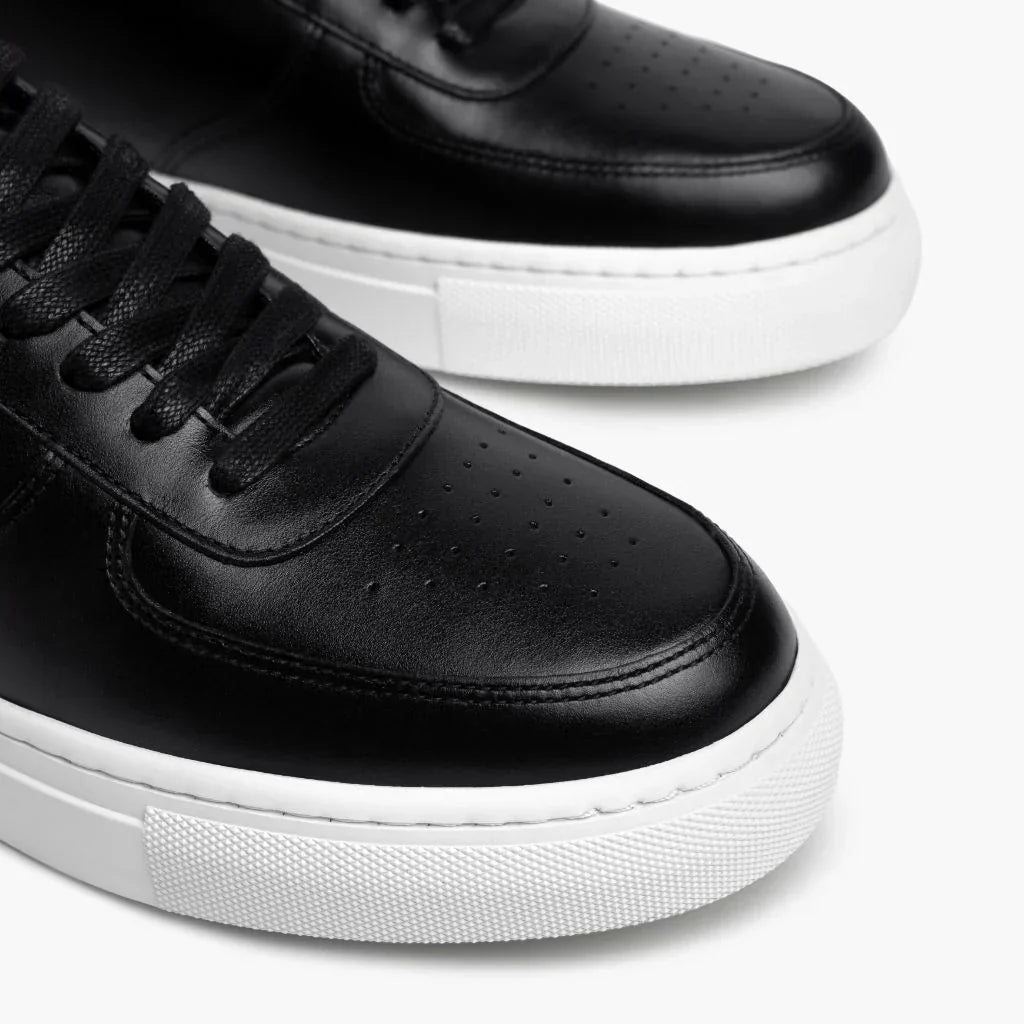 Élégance Noire : Chaussure Moderne et Intemporelle