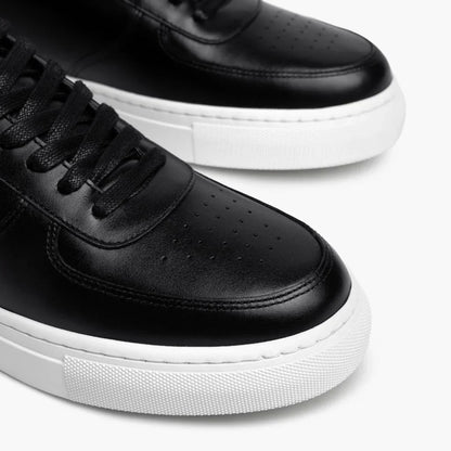 Élégance Noire : Chaussure Moderne et Intemporelle